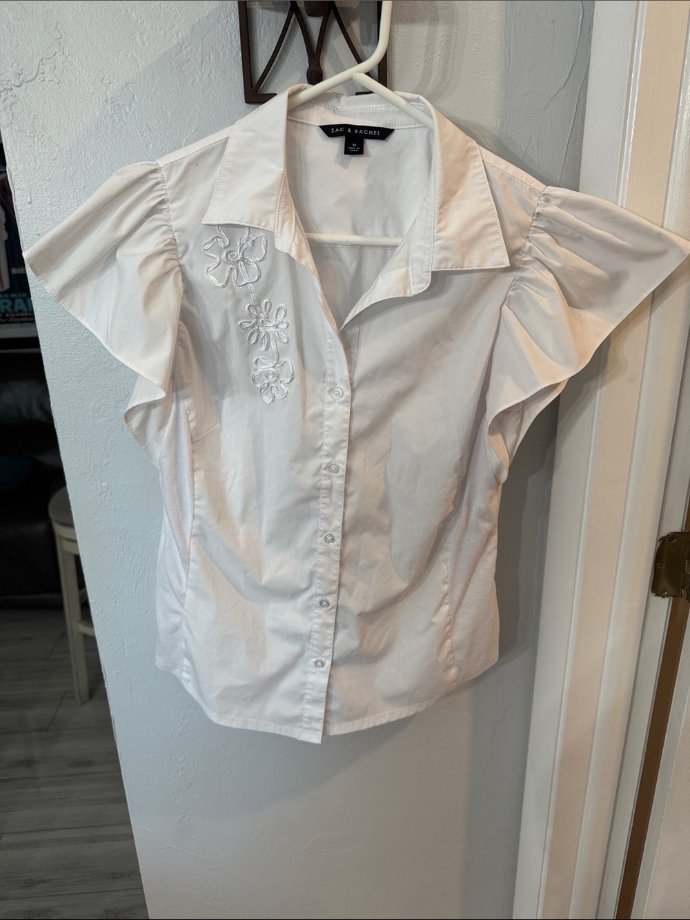 Zac & Rachel White Button-Front Flutter Sleeve Shirt with Embroidered Flowers